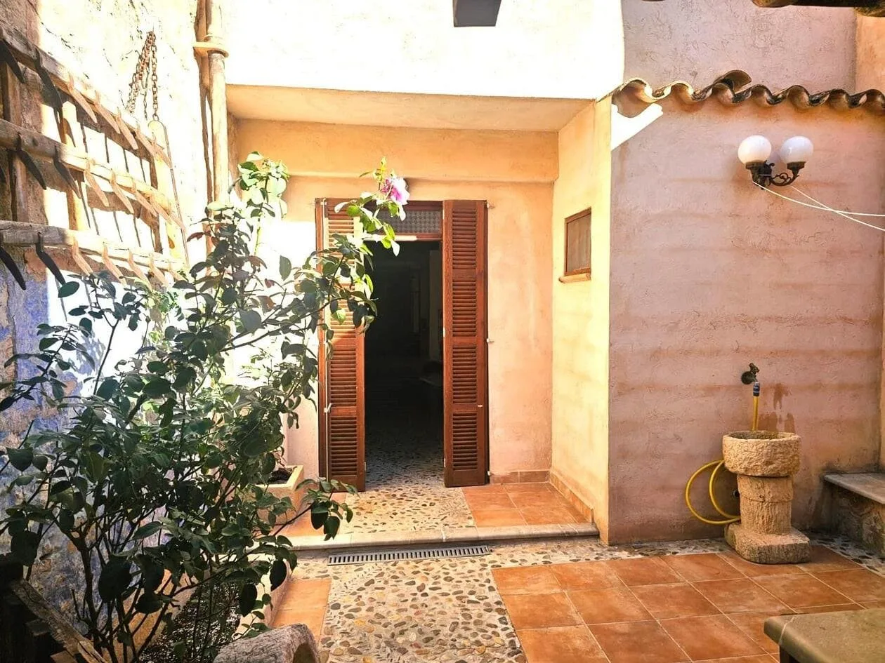 Village house next to the Plaça Major in Petra - 1