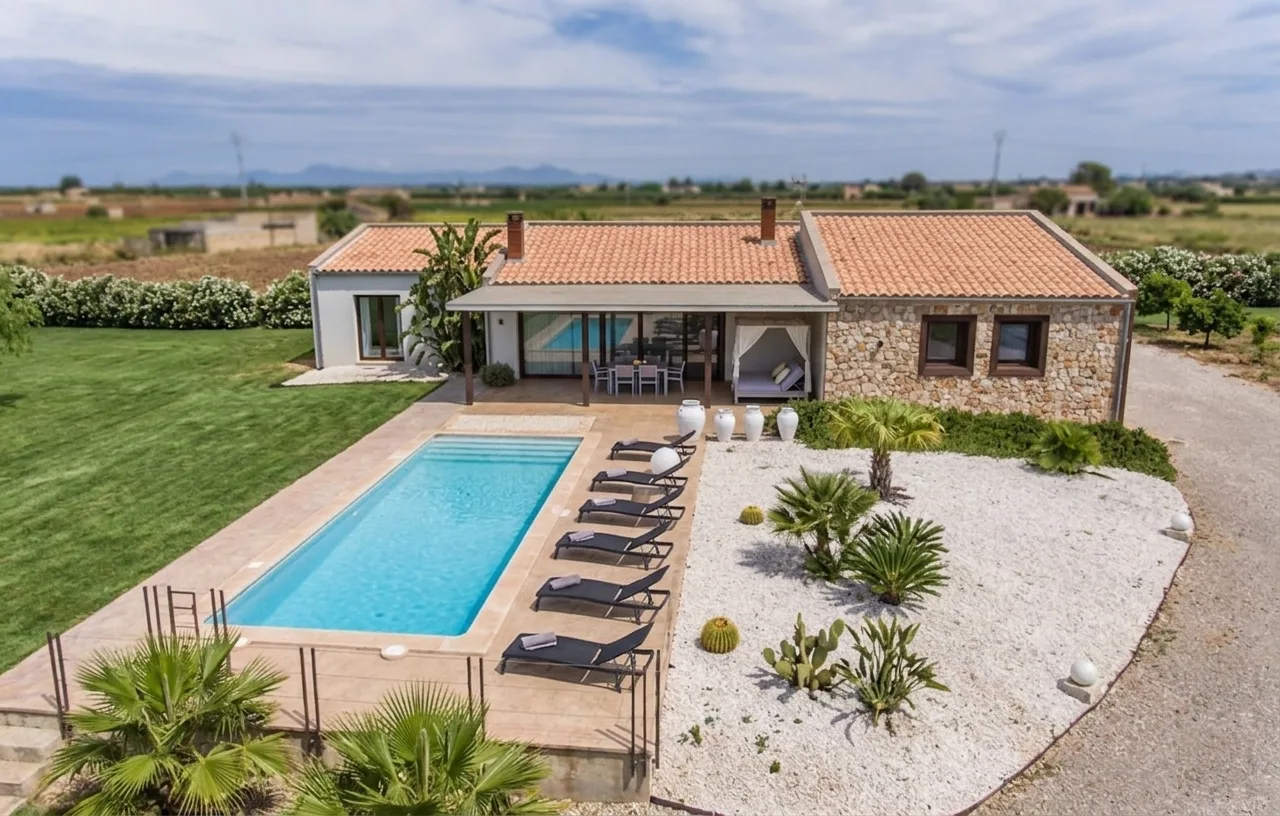 Finca with ETV holiday licence and guest house in Sa Pobla - 1