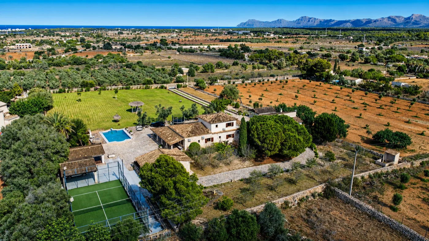 Finca with paddle tennis court, pool and large garden near the beach in Can Picafort - 1