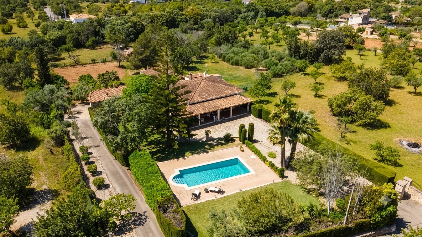 Beautiful finca in a peaceful setting in Lloseta - 1